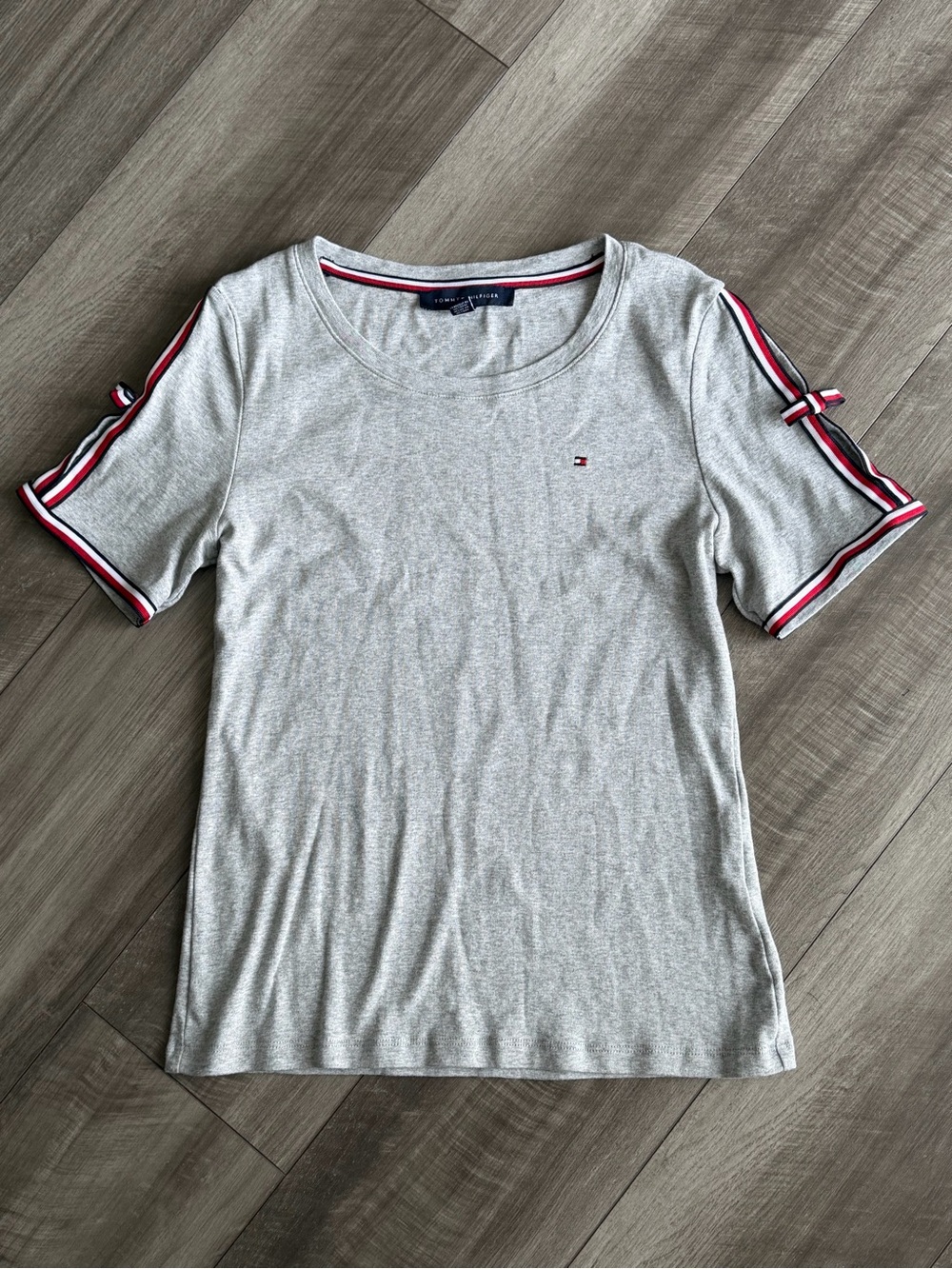 Tommy Hilfiger Women’s Gray Cotton Knit Scoop Neck Bow T-Shirt Sz M USA Red Blue